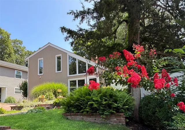 Photo 1 of Single family home for sale at 42 Bennett Ave, Huntington, NY 11746 | MLS# 1014657 | Listing updated on 2026-10-29