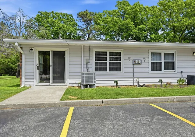 3rd image of 133 Eastbourne Ct, Brookhaven, NY 11961