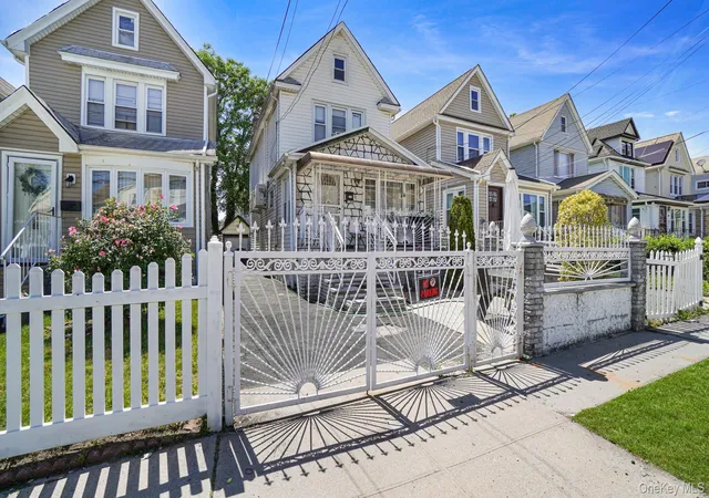 Photo 2 of Single family home for sale at 11736 196th Street, Saint Albans, NY 11412 | MLS# 1014663 | Listing updated on 2026-08-12