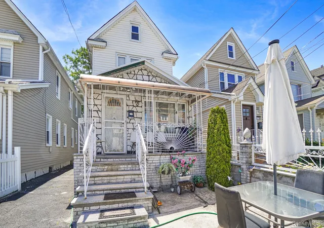 Photo 3 of Single family home for sale at 11736 196th Street, Saint Albans, NY 11412 | MLS# 1014663 | Listing updated on 2026-08-12