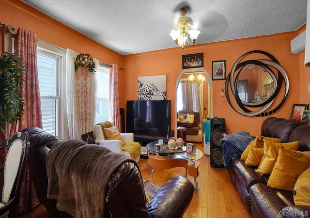 Photo 3 of Single family home for sale at 11736 196th Street, Saint Albans, NY 11412 | MLS# 1014663 | Listing updated on 2026-08-12