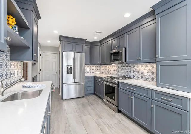 Listing Photo 5 - Condo for sale in building located at 4004 The Fairway, Riverhead, NY 11933