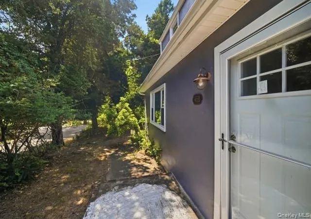 3rd image of 458 N Magee St, Southampton, NY 11968 | MLS# 1014669