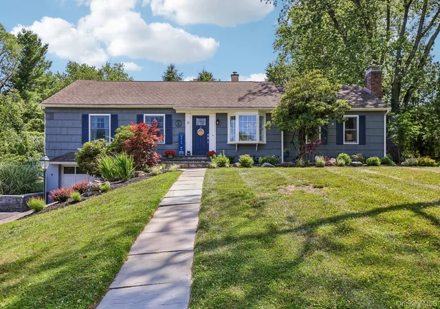 Homes for sale in Warwick (town), NY | 11 Claire Ann Dr, Warwick (town), NY 10990 | MLS# 1014682