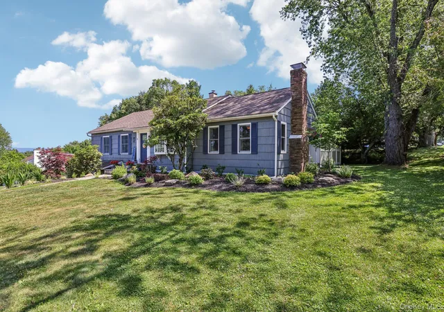 Homes for sale in Warwick (town), NY | 11 Claire Ann Dr, Warwick (town), NY 10990 | MLS# 1014682