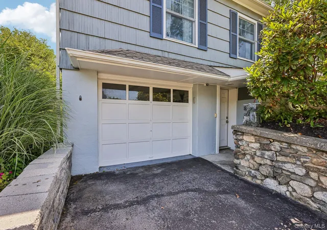 Homes for sale in Warwick (town), NY | 11 Claire Ann Dr, Warwick (town), NY 10990 | MLS# 1014682
