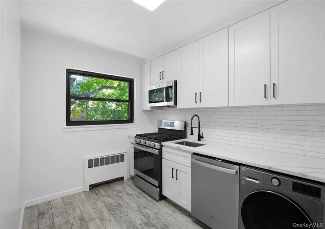 Homes for sale in New York, NY | 220 74 75th Ave #1st Flr, New York, NY 11364 | MLS# 1014696