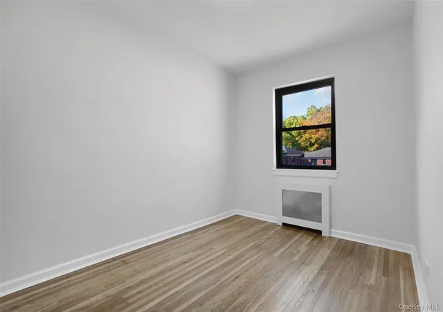 Homes for sale in New York, NY | 220 74 75th Avenue, New York, NY 11364 | Houzeo