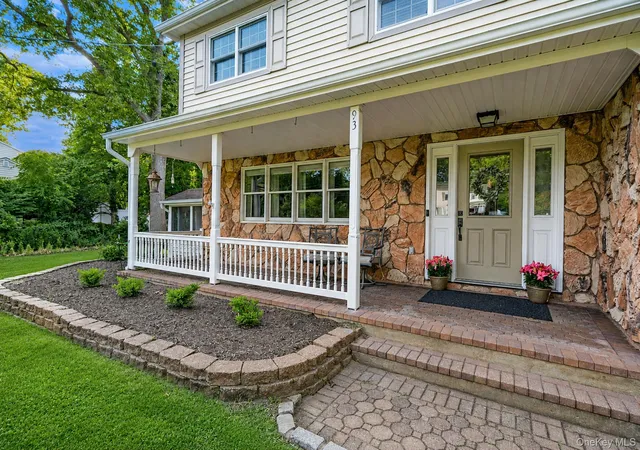 4th image of 93 N Country Rd, Shoreham, NY 11786 | MLS# 1014757