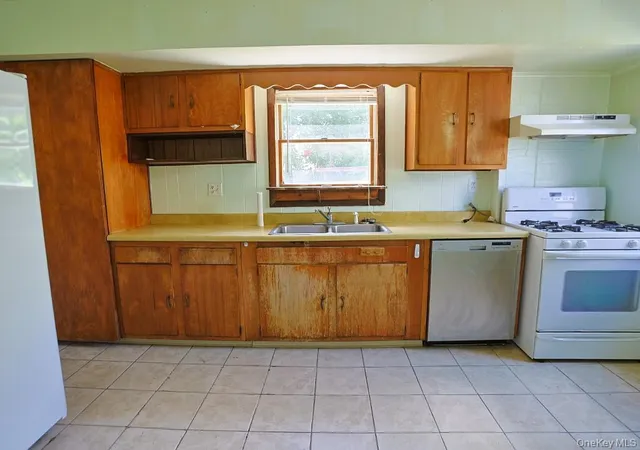 Homes for sale in Middletown, NY | 4 Lincoln St, Middletown, NY 10940 | MLS# 1014764