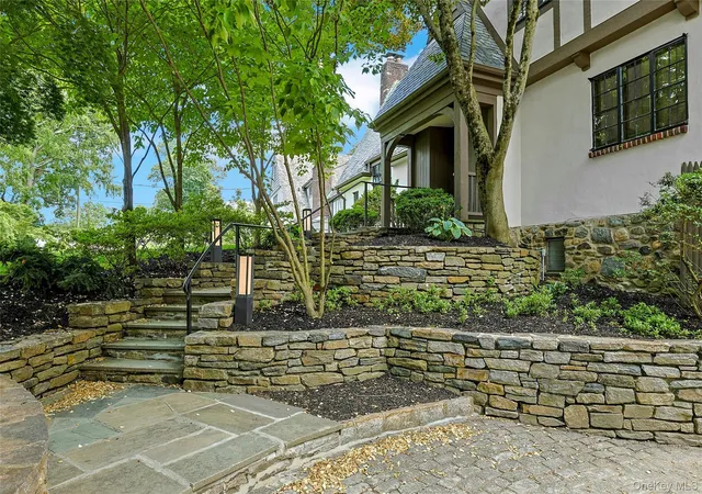 Homes for sale in Greenburgh, NY | 14 Withington Rd, Greenburgh, NY 10583 | MLS# 1014768