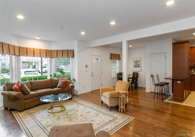 Listing Photo 5 - Condo for sale in building located at 115 Autumn Dr, Oyster Bay, NY 11803