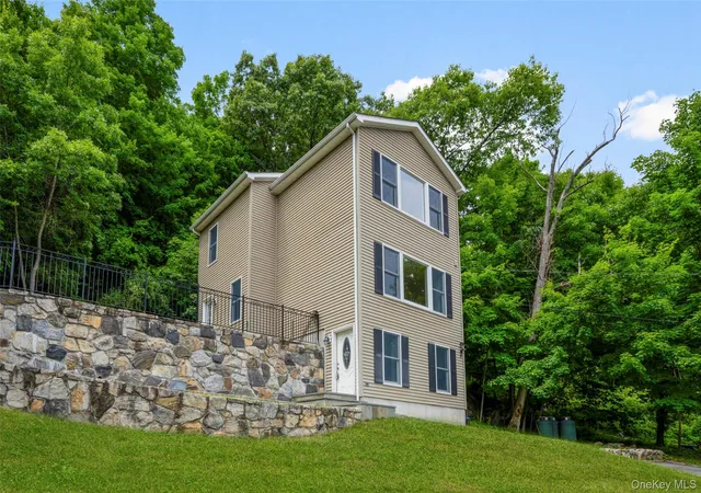 5th image of 109 Tanglewylde Rd, Putnam Valley, NY 10537 | MLS# 1014787