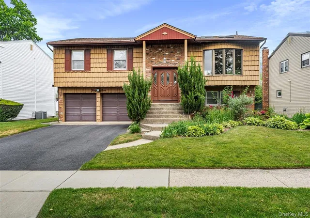 Photo 1 of Sale Pending at 39 Gale Dr, Hempstead, NY 11581 | MLS# 1014809 | Listing updated on 2026-08-21