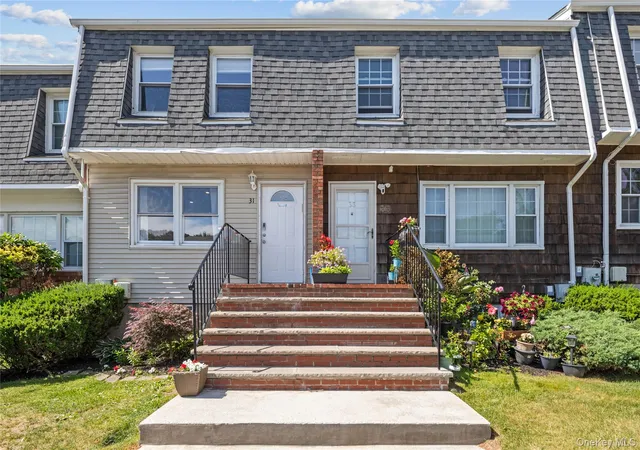 Homes for sale in Ramapo, NY | 31 Gladys Dr, Ramapo, NY 10977 | MLS# 1014811