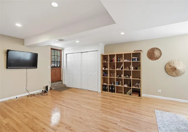 Photo 3 of Single family home for sale at 816 N Broadway, Yonkers, NY 10701 | MLS# 1014812 | Listing updated on 2026-09-20