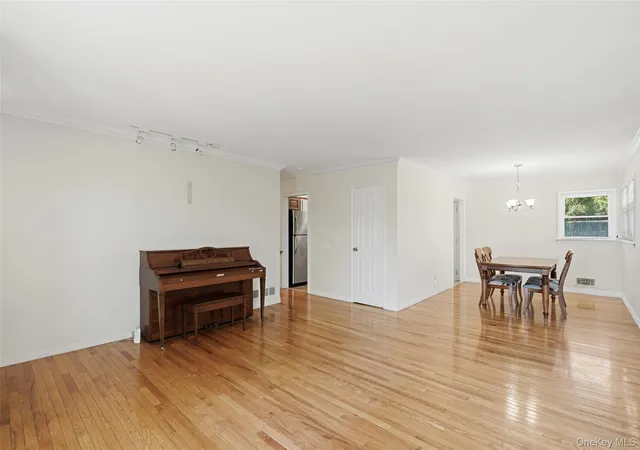 Photo 4 of Single family home for sale at 816 N Broadway, Yonkers, NY 10701 | MLS# 1014812 | Listing updated on 2026-09-20