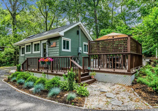 Homes for sale in Riverhead, NY | 356 Oakleigh Ave #16, Riverhead, NY 11933 | MLS# 1014820