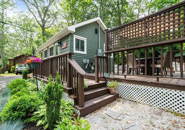 Homes for sale in Riverhead, NY | 356 Oakleigh Ave #16, Riverhead, NY 11933 | MLS# 1014820