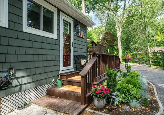 Homes for sale in Riverhead, NY | 356 Oakleigh Ave #16, Riverhead, NY 11933 | MLS# 1014820