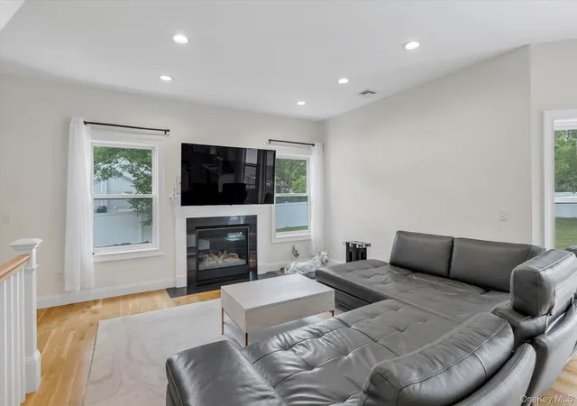 5th image of 135 Elizabeth Wy, Brookhaven, NY 11961 | MLS# 1014821