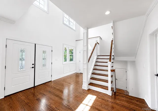 2nd image of 597 Pulaski Rd, Smithtown, NY 11768 | MLS# 1014834
