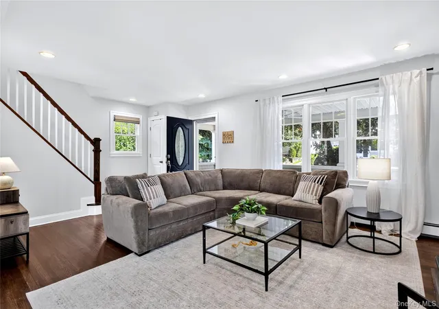 4th image of 7 Fairview Ave, North Hempstead, NY 11050 | MLS# 1014850