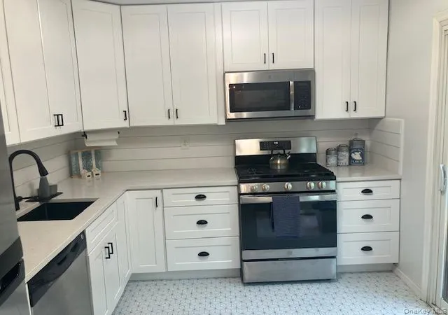 Listing Photo 3 - Condo for sale in building located at 35 Poplar Cir, Peekskill, NY 10566