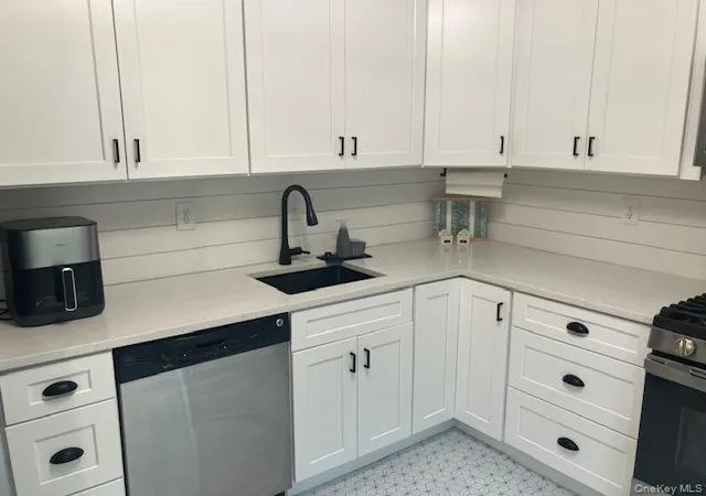 Listing Photo 4 - Condo for sale in building located at 35 Poplar Cir, Peekskill, NY 10566