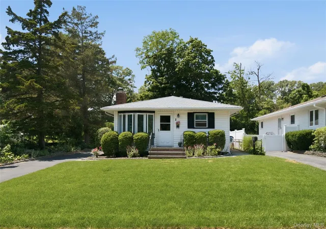 3rd image of 2 Hilltop Dr, Oyster Bay, NY 11709 | MLS# 1014886