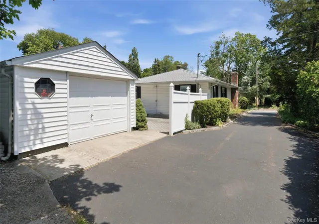 4th image of 2 Hilltop Dr, Oyster Bay, NY 11709 | MLS# 1014886