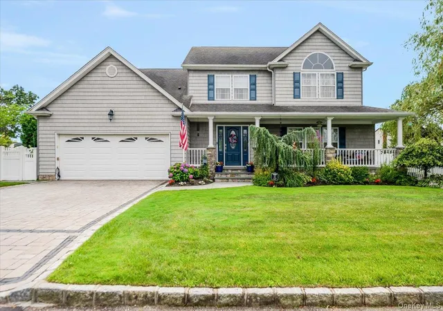 Homes for sale in Babylon, NY | 18 South Plz, Babylon, NY 11701 | MLS# 1014904