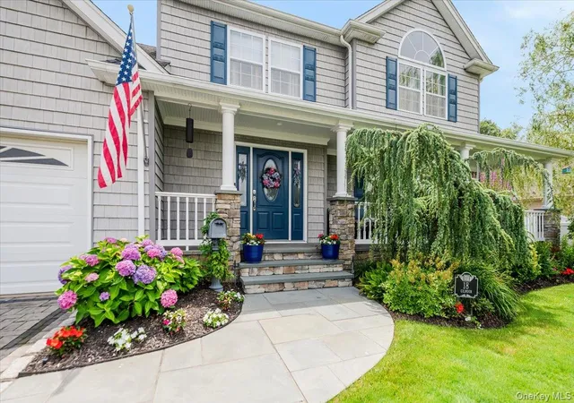 Homes for sale in Babylon, NY | 18 South Plz, Babylon, NY 11701 | MLS# 1014904