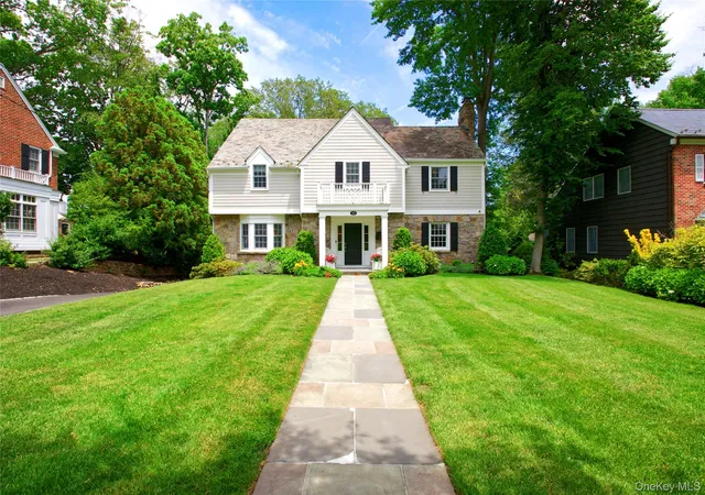 Photo 1 of Sale Pending at 162 Manhasset Woods Rd, North Hempstead, NY 11030 | MLS# 1014911 | Listing updated on 2026-08-06