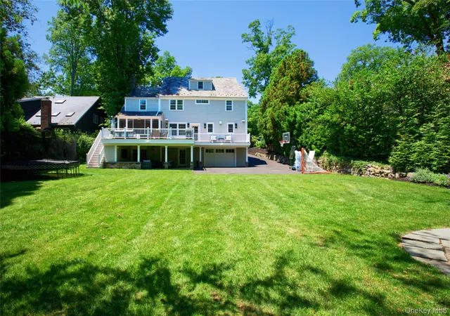 Photo 3 of Sale Pending at 162 Manhasset Woods Rd, North Hempstead, NY 11030 | MLS# 1014911 | Listing updated on 2026-08-06