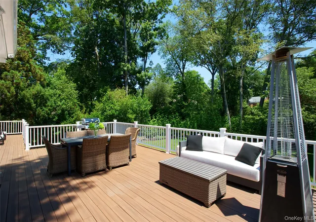 Photo 4 of Sale Pending at 162 Manhasset Woods Rd, North Hempstead, NY 11030 | MLS# 1014911 | Listing updated on 2026-08-06