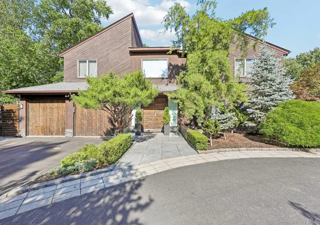 Homes for sale in Clarkstown, NY | 108 Bellows Ln, Clarkstown, NY 10956 | MLS# 1014914