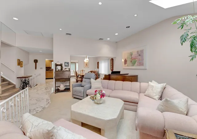 Photo 3 of Single family home for sale at 189 Regent Dr, Lido Beach, NY 11561 | MLS# 1014921 | Listing updated on 2026-09-13