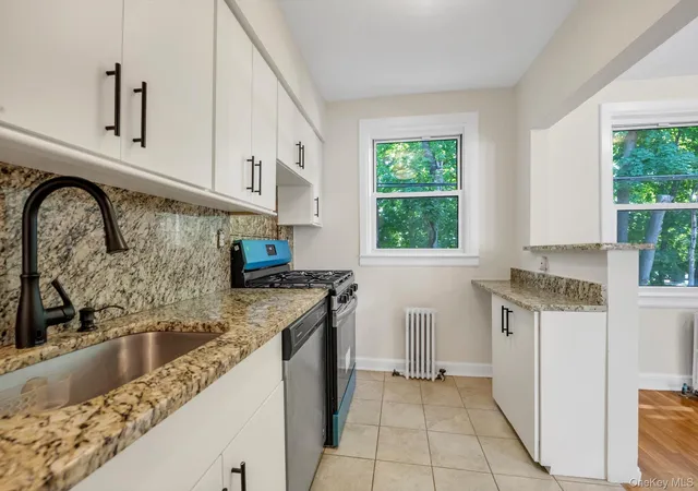 Homes for sale in North Hempstead, NY | 9 Edwards #1-F, North Hempstead, NY 11577 | MLS# 1014923
