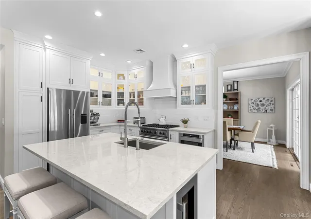 5th image of 11 Stuart Ct, Hampton Bays, NY 11946 | MLS# 1014939