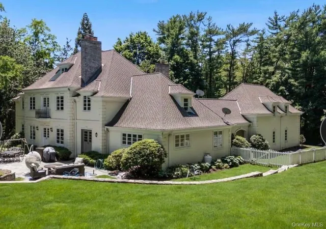 2nd image of 11 Oak Hill Rd, Huntington, NY 11743 | MLS# 1014942