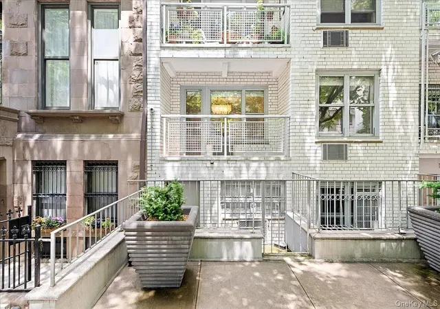 Homes for sale in New York, NY | 131 W 85th Street, New York, NY 10024 | Houzeo
