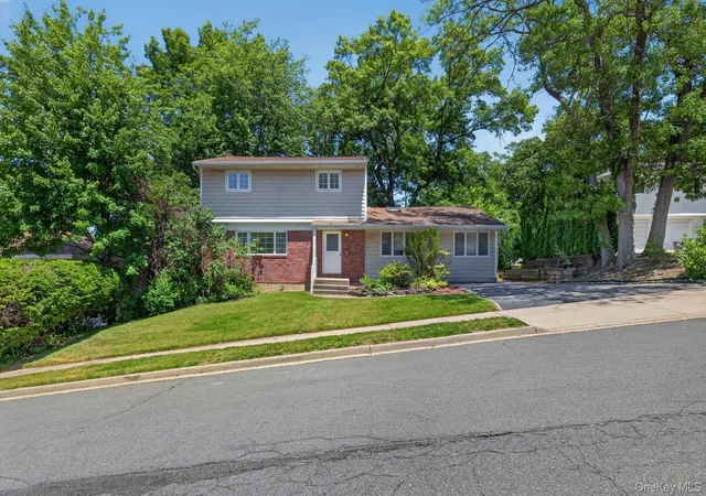 Photo 1 of Sale Pending at 89 Beaumont Dr, Oyster Bay, NY 11803 | MLS# 1015018 | Listing updated on 2026-07-31