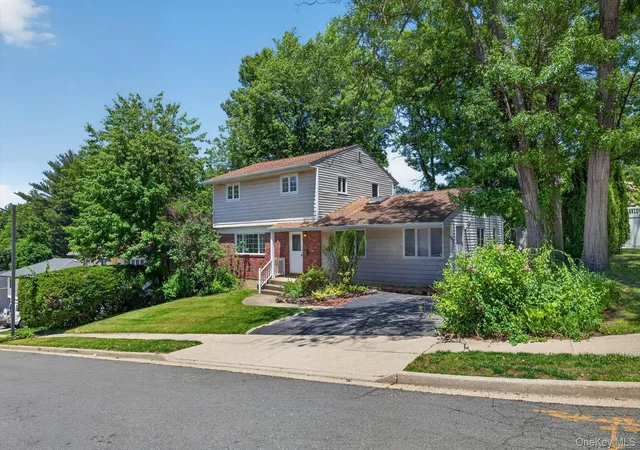 Photo 2 of Sale Pending at 89 Beaumont Dr, Oyster Bay, NY 11803 | MLS# 1015018 | Listing updated on 2026-07-31