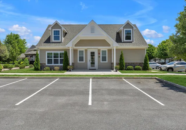 3rd image of 160 Christine Dr, Huntington, NY 11746 | MLS# 1015034