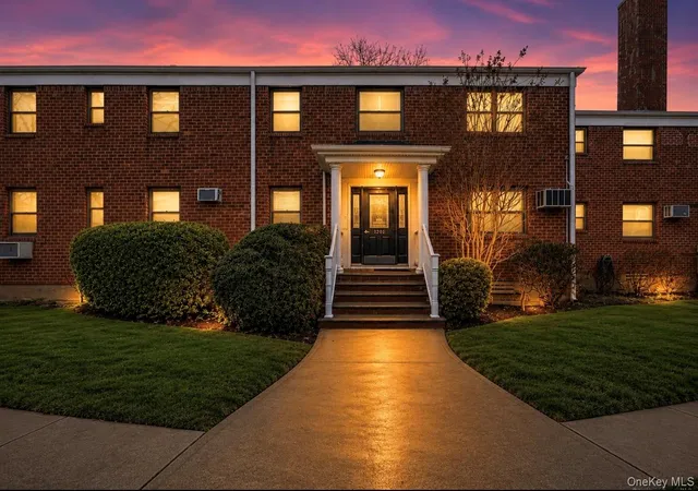 Homes for sale in Hempstead, NY | 1201 E Broadway #H-22, Hempstead, NY 11557 | MLS# 1015039