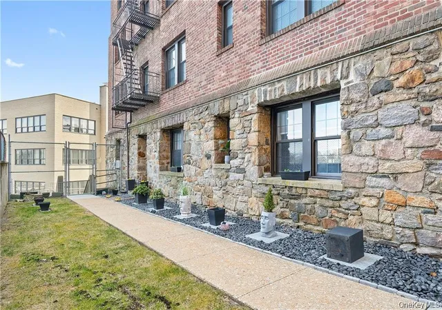 Homes for sale in White Plains, NY | 23 Old Mamaroneck Rd #ST4, White Plains, NY 10605 | MLS# 1015080