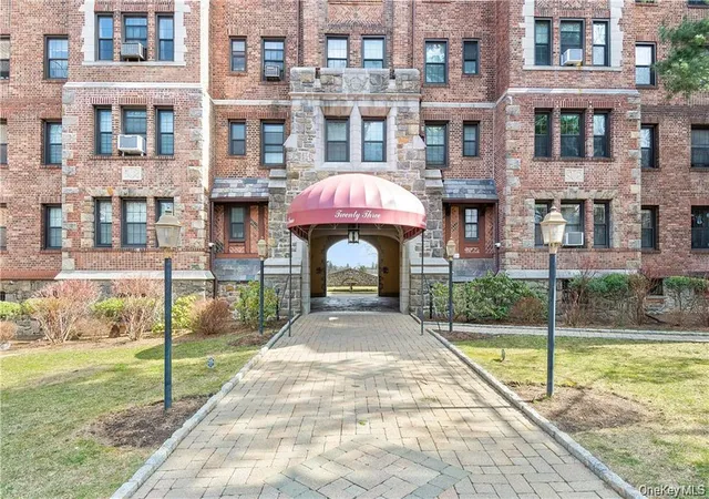 Homes for sale in White Plains, NY | 23 Old Mamaroneck Rd #ST4, White Plains, NY 10605 | MLS# 1015080