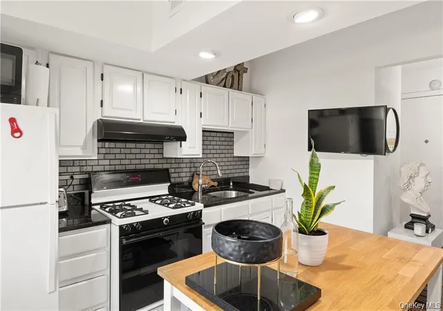 Homes for sale in White Plains, NY | 23 Old Mamaroneck Rd #ST4, White Plains, NY 10605 | MLS# 1015080