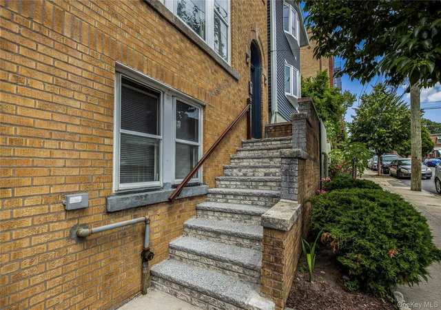 3rd image of 721 E 242Nd St, New York, NY 10470 | MLS# 1015109